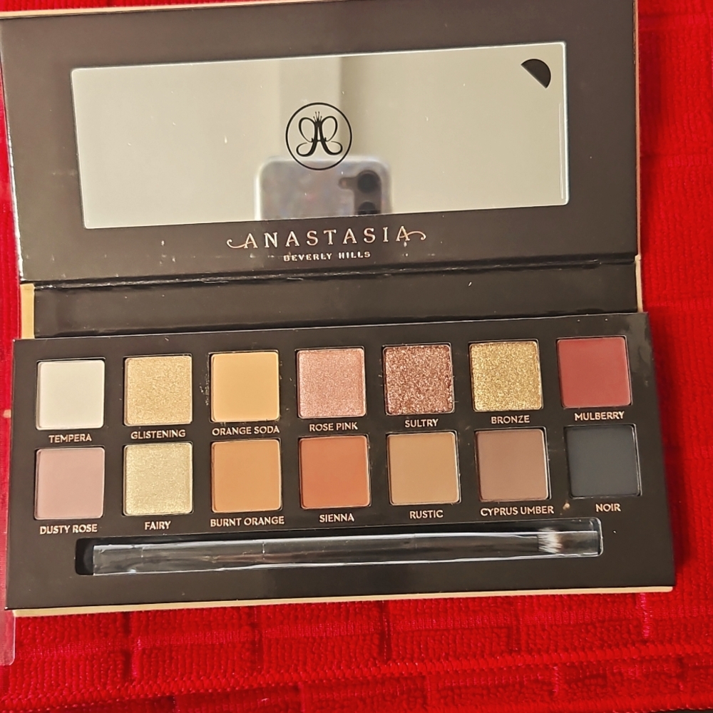 Anastasia soft glam palette